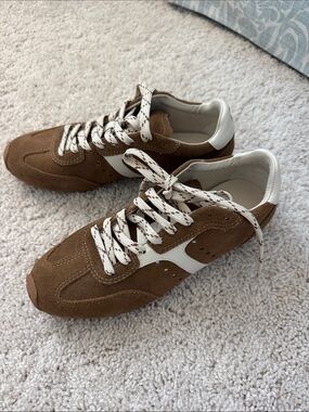 Larroude Stella sneaker